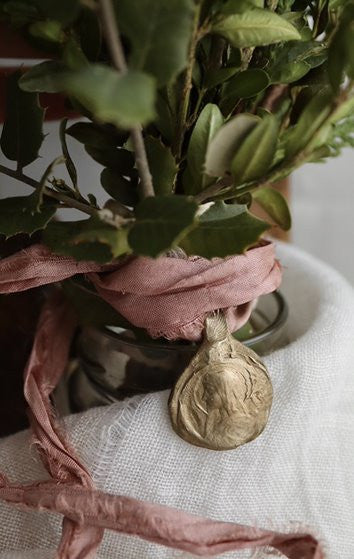 Virgin of Lourdes Bouquet - Gilt brass