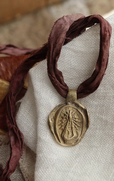 Virgen de Luján Colgante - Latón dorado