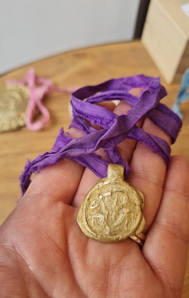 Santísima Trinidad Colgante - Latón dorado