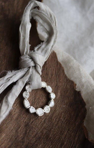 Aro de diamantes y plata