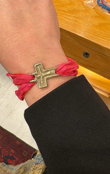 Cruz Sencilla Pulsera - Latón dorado