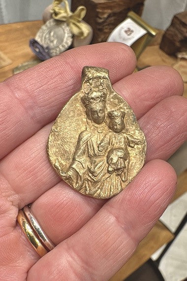 Mary Help of Christians Pendant - Gold-plated brass