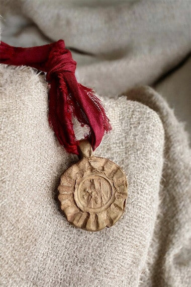 Our Lady of Candelaria Pendant - Gold-plated brass