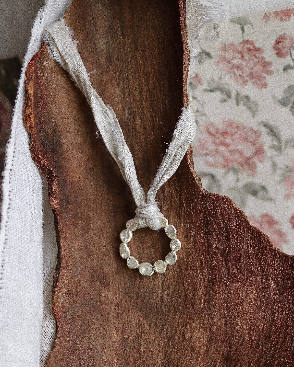 Aro de diamantes y plata
