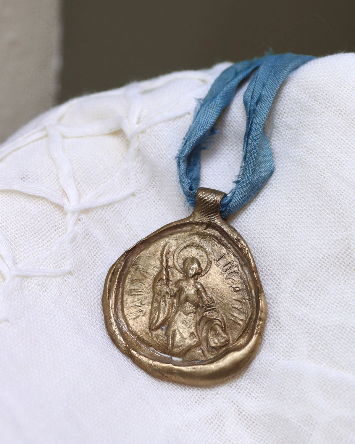 Santa Lucía de Venecia Colgante - Latón dorado