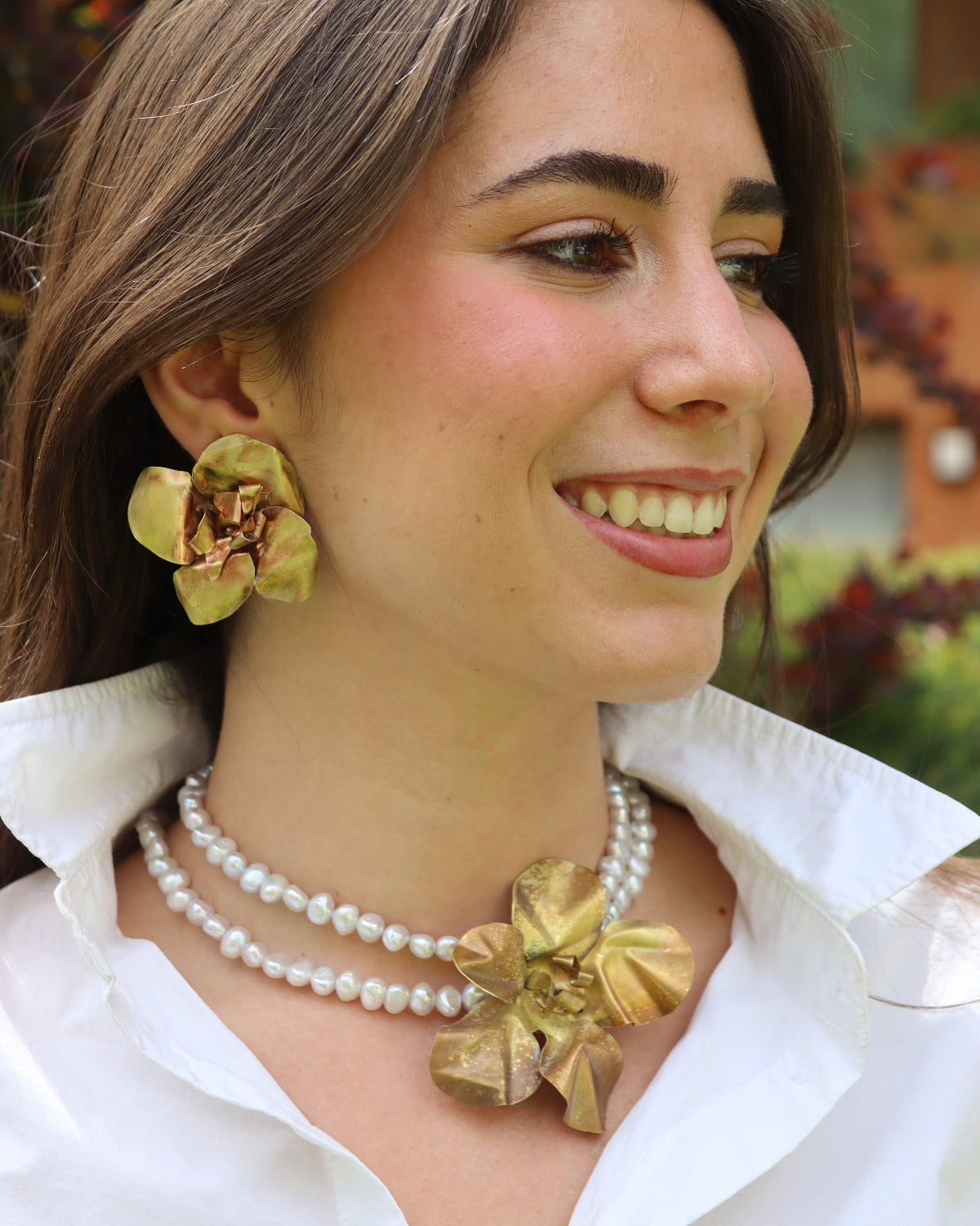 Collar de Perlas Blancas con Flor