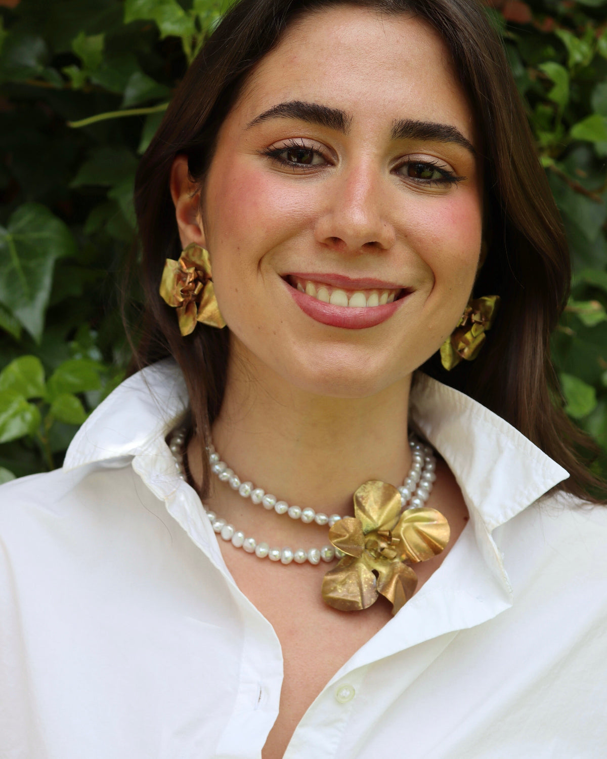 Collar de Perlas Blancas con Flor