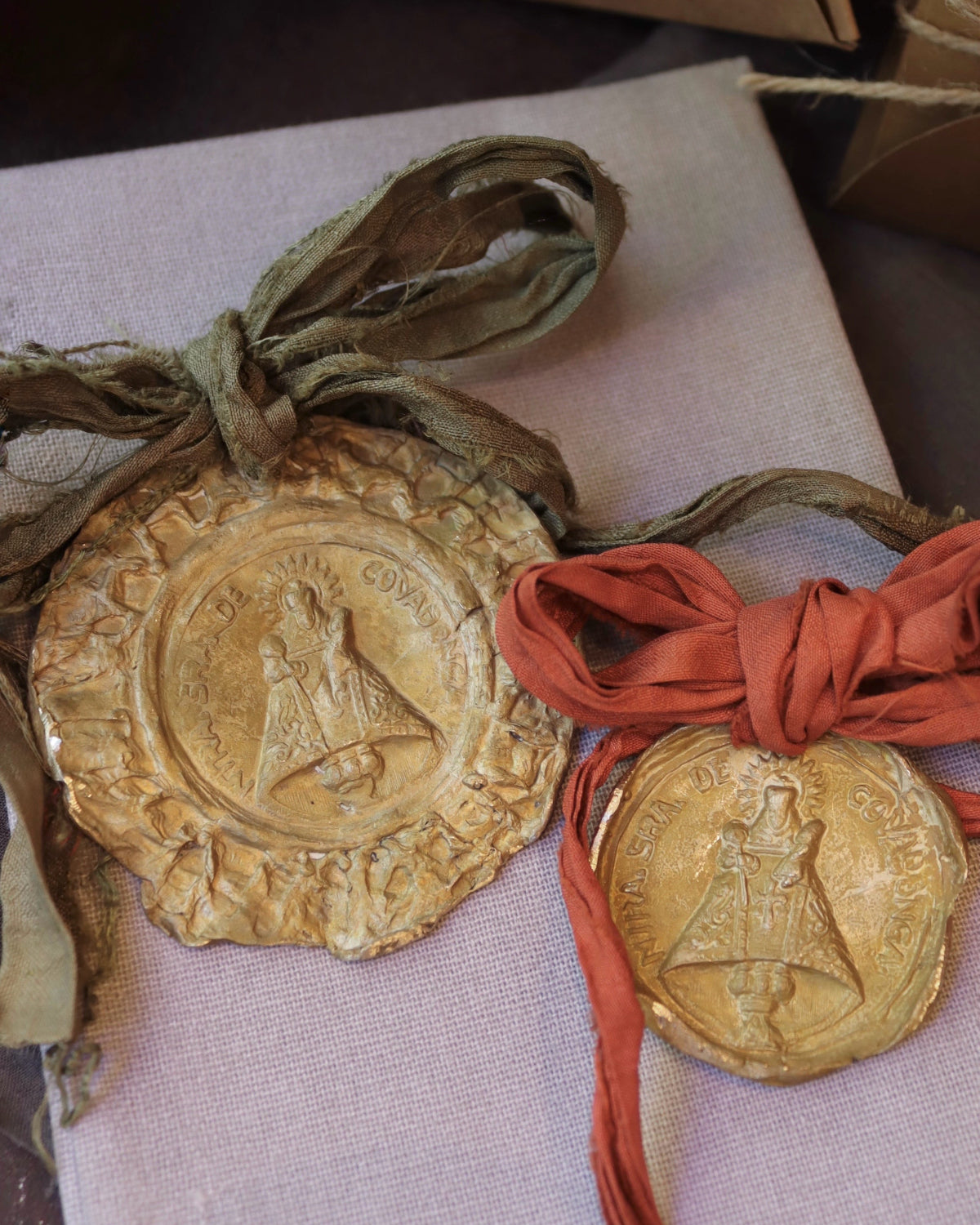 Medallas Covadonga carrito TL y cuna TXL latón