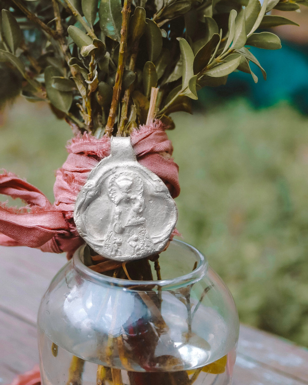 Virgen de los Desamparados Ramo plata