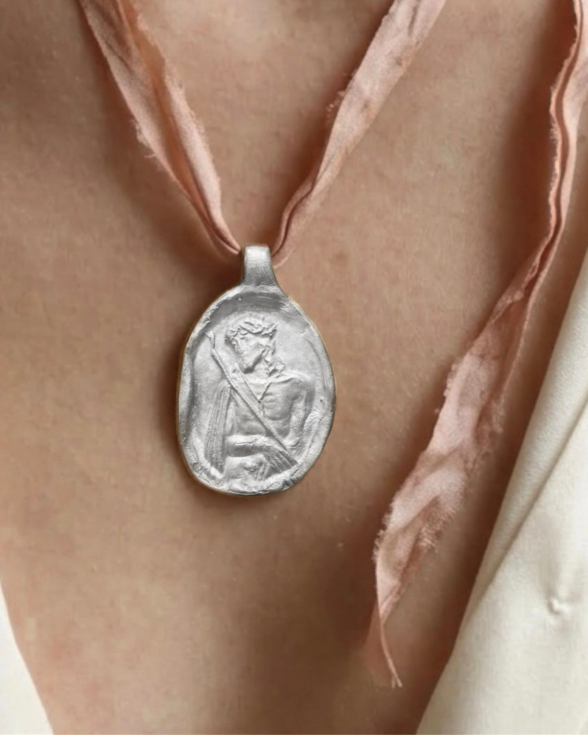 Cristo de los Estudiantes Colgante - Plata