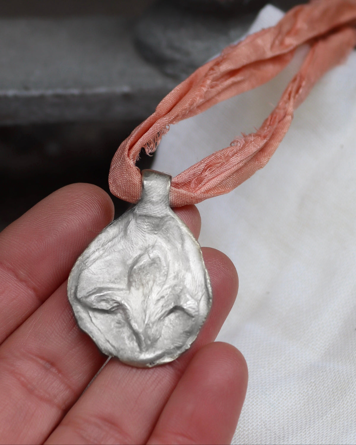 Flor de Lis Colgante - Plata