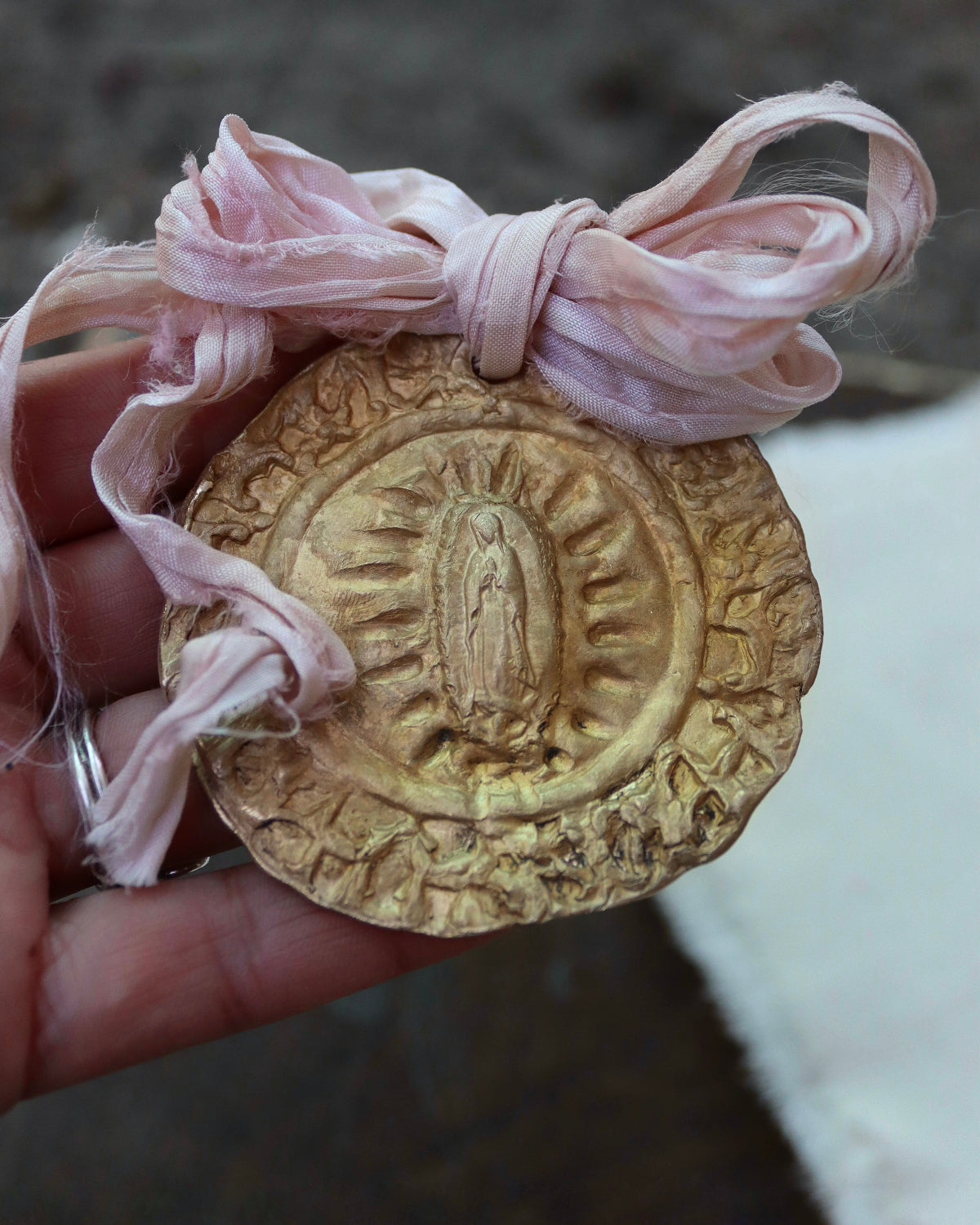 Virgen Guadalupana Cuna - Latón dorado