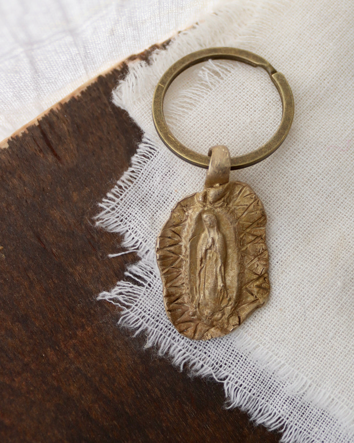 Virgen Guadalupana Llavero - Latón dorado
