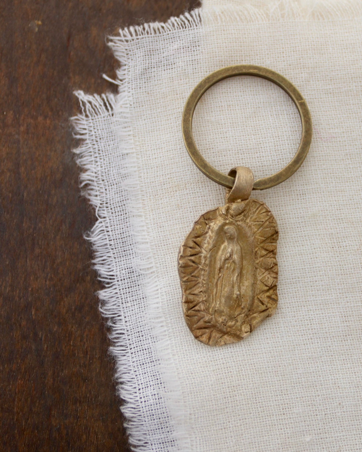 Virgen Guadalupana Llavero - Latón dorado