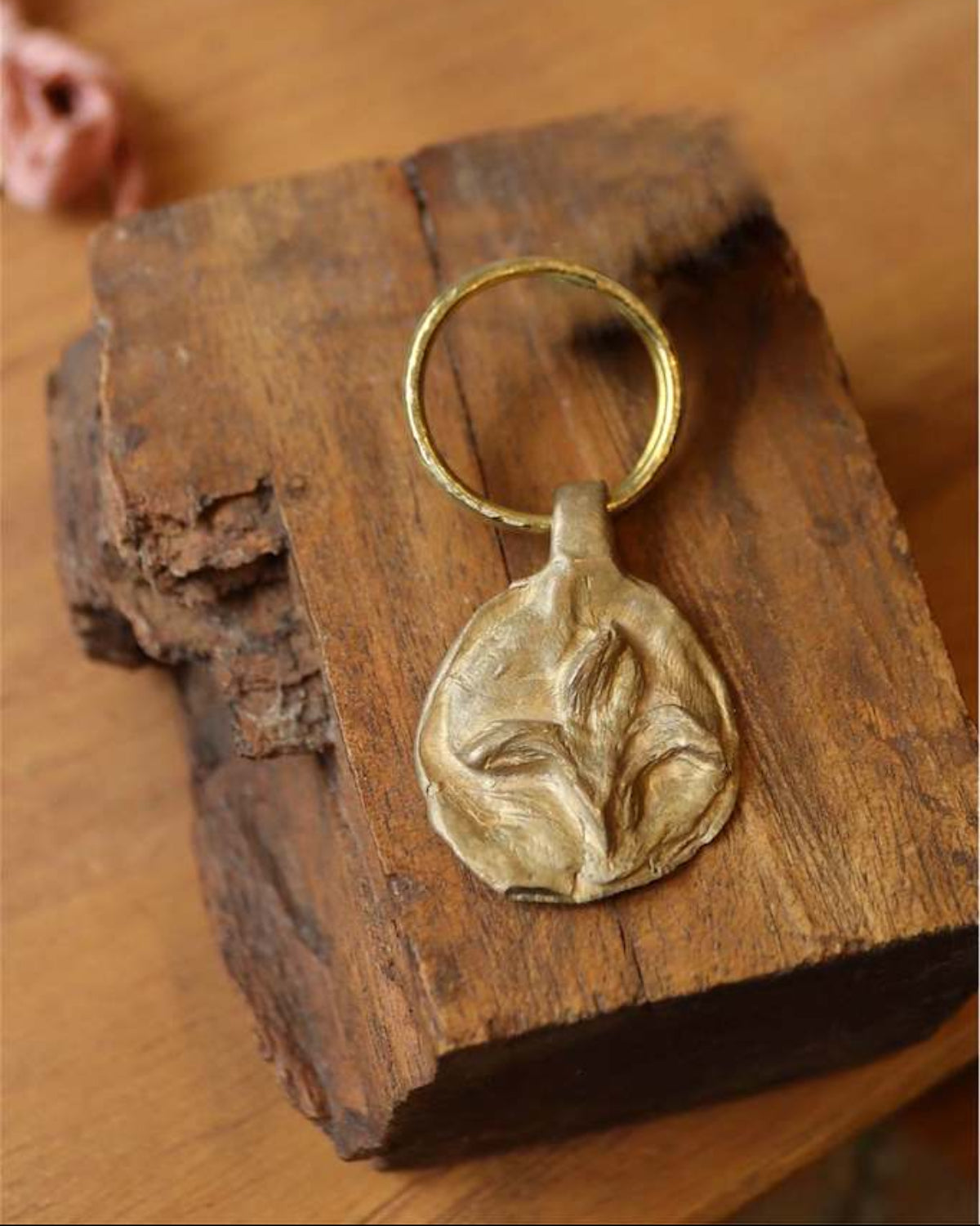 Flor de Lis Llavero - Latón dorado