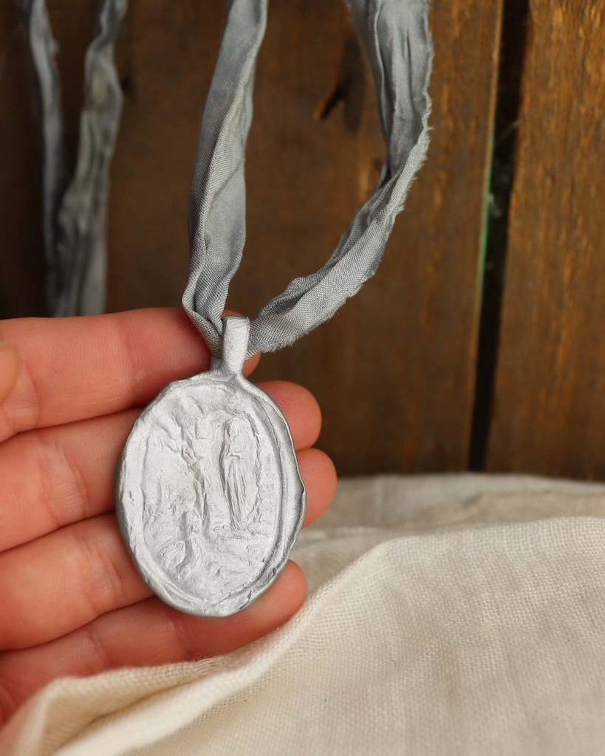 Virgen de Lourdes Colgante - Plata