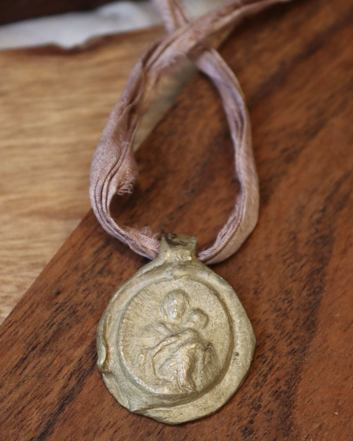 Virgen de Schoenstatt Colgante - Latón dorado