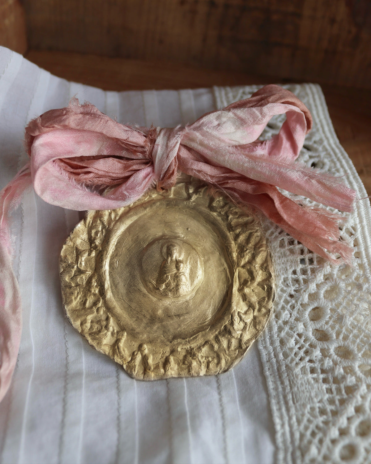 Virgin of Mercy Crib - Gilt brass