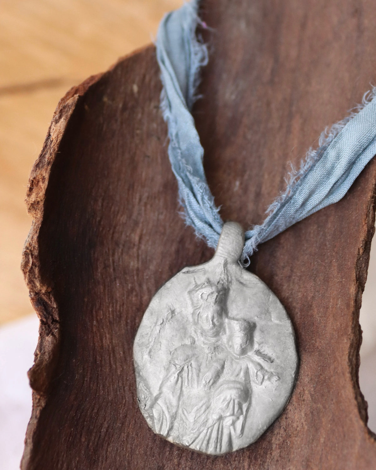 María Auxiliadora Colgante - Plata