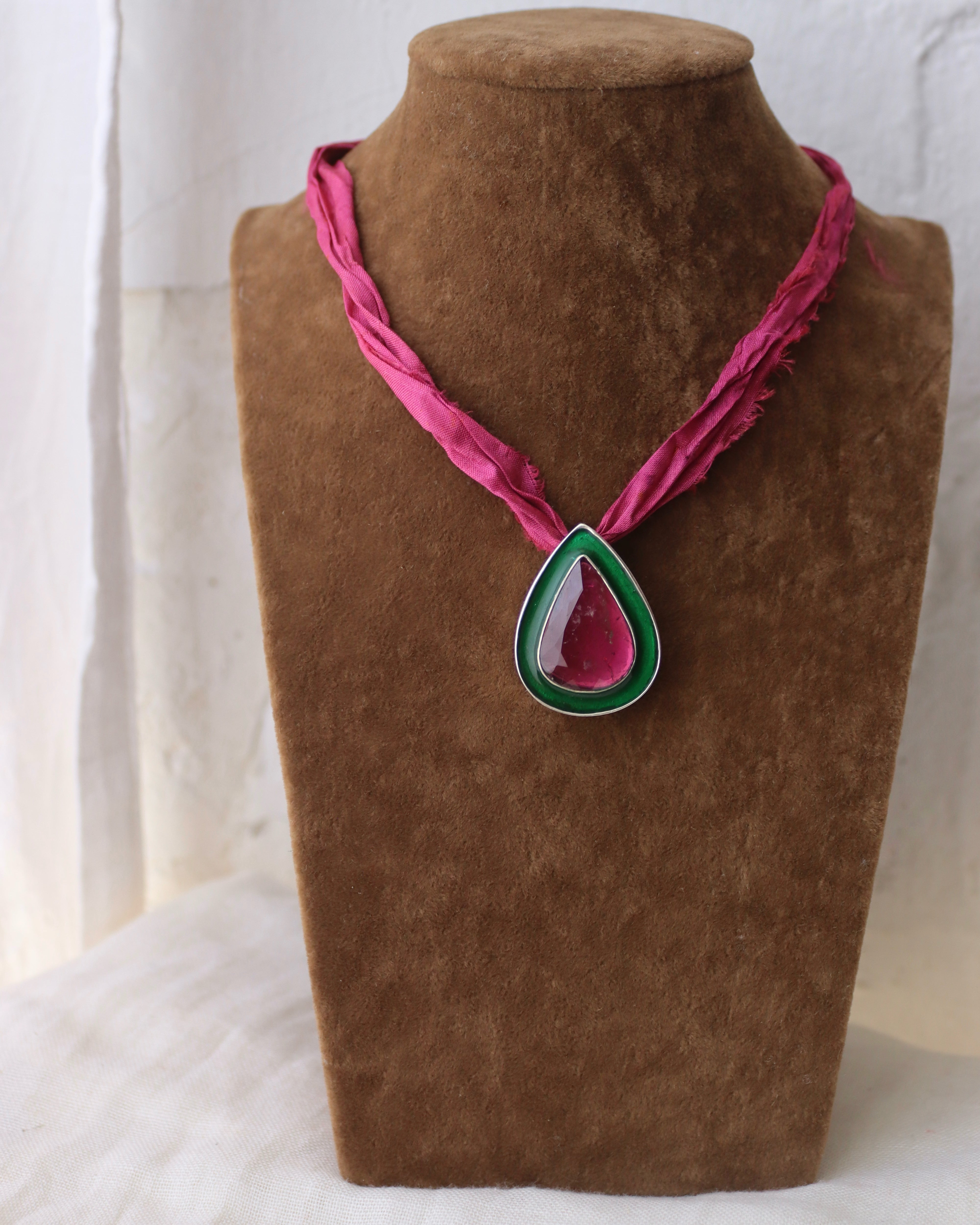 Colgante Rubelita con esmalte verde - Pieza única