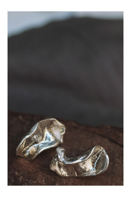 Pendientes rústicos en plata. Hechos en España por Sandra Bellew.