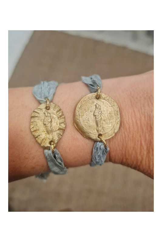 Ejemplo de medalla pulsera plata tamaño S