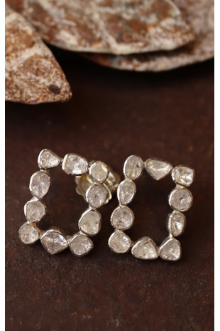 Pendientes rectangulares de diamantes y plata.