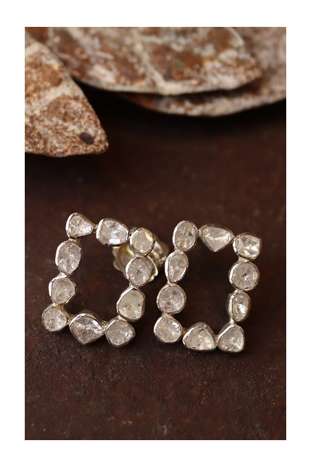 Pendientes rectangulares de diamantes y plata.