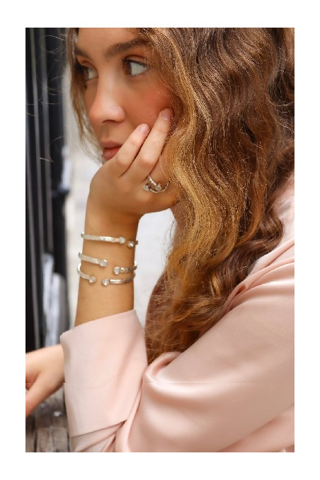 Brazalete luna plata con diamantes en bruto.