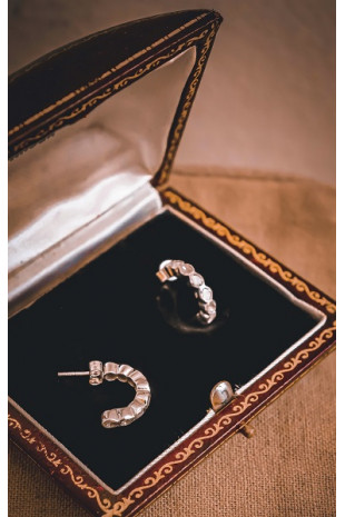 Pendientes But pequeño...