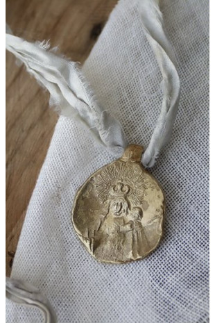 Medalla colgante latón TM