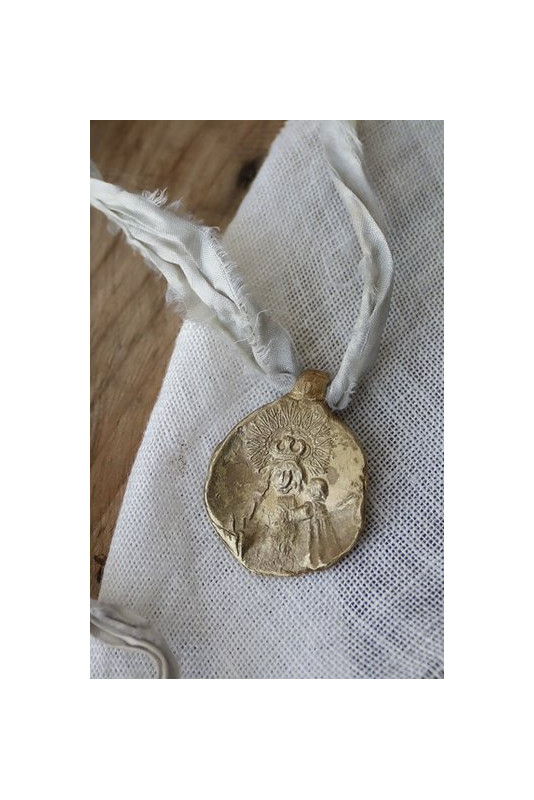 Medalla colgante latón TM