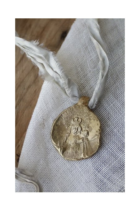 Medalla colgante latón TM
