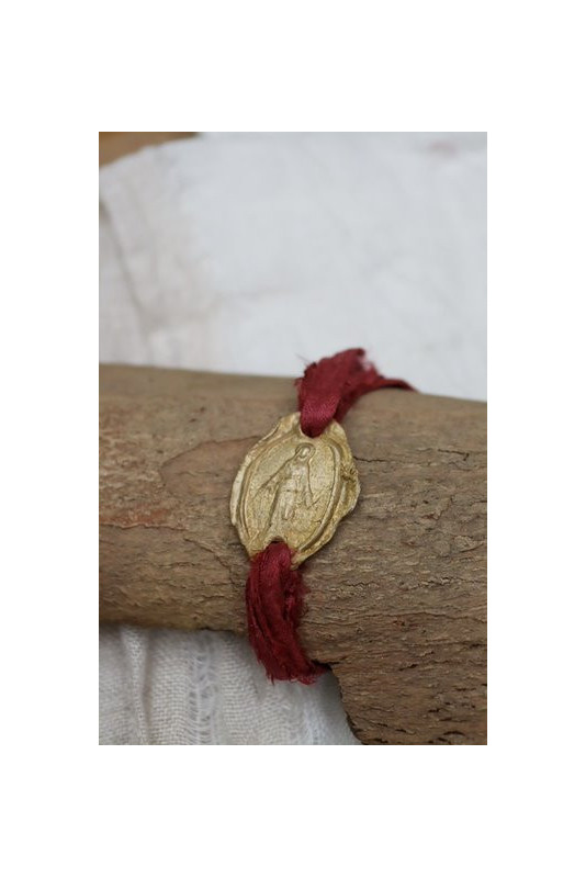 Pulsera rústica de la Virgen Milagrosa en latón. Hecha artesanalmente en España por Sandra Bellew.