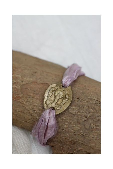 Pulsera Virgen del Pilar en latón. Hecha artesanalmente por Sandra Bellew