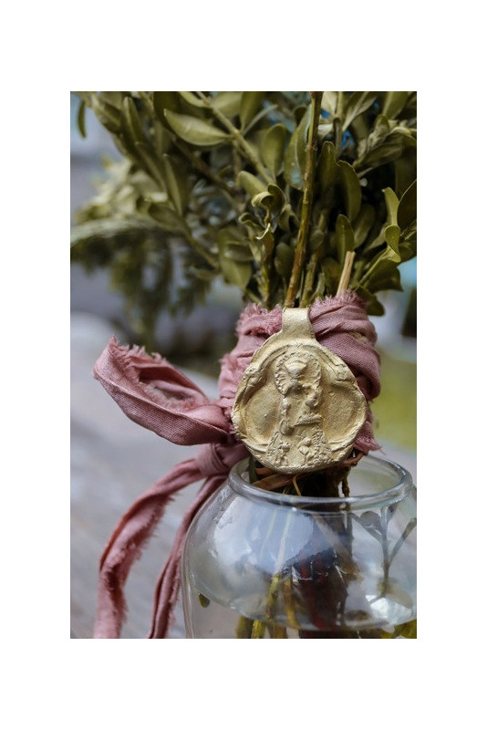 Virgen de los Desamparados Ramo latón