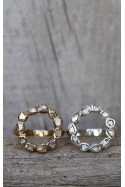 Anillo en redondo de diamantes y plata.
