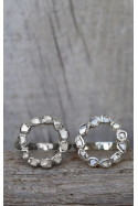 Anillo en redondo de diamantes y plata.