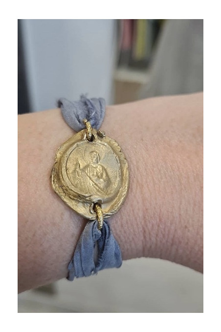 Pulsera rústica de San Judas Tadeo en latón. Hecha artesanalmente en España por Sandra Bellew.