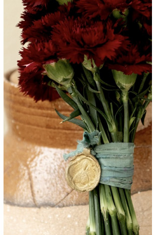 Medalla rústica de San Fermín para ramo en latón. Hecha artesanalmente por Sandra Bellew.