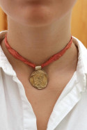 Medalla de la  Virgen del Carmen en latón. Hecha artesanalmente por Sandra Bellew