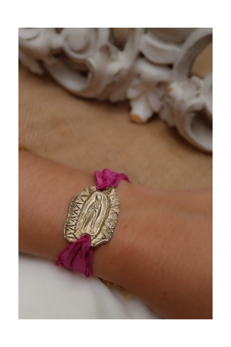 Pulsera de la virgen Guadalupana en latón. Hecha artesanalmente por Sandra Bellew