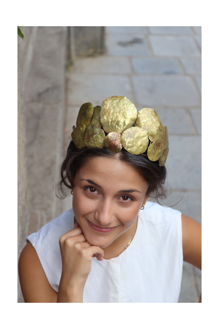Corna sol en latón. Hecha artesanalmente en España por Sandra Bellew.