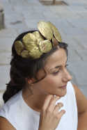 Corna sol en latón. Hecha artesanalmente en España por Sandra Bellew.