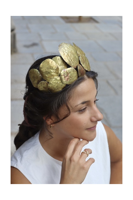 Corna sol en latón. Hecha artesanalmente en España por Sandra Bellew.