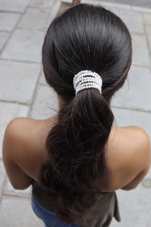 Cadena de perlas para el pelo. Hecha por Sandra Bellew.