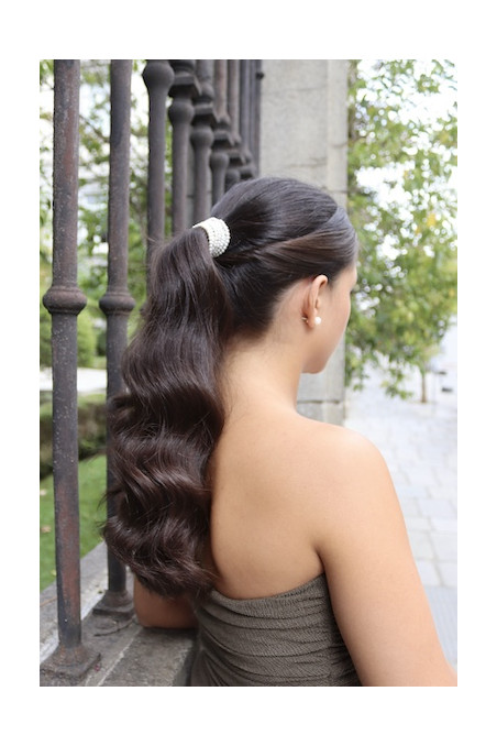 Cadena de perlas para el pelo. Hecha por Sandra Bellew.