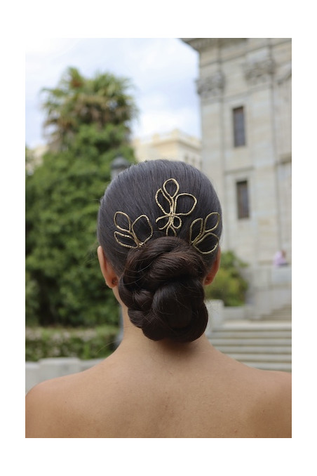 Peineta con motivo vegetal en latón. Hecha artesanalmente en España por Sandra Bellew.