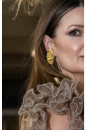 Pendientes en forma de abanico de latón. Hechos artesanalmente por Sandra Bellew.