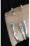 Brazalete luna plata con diamantes en bruto.